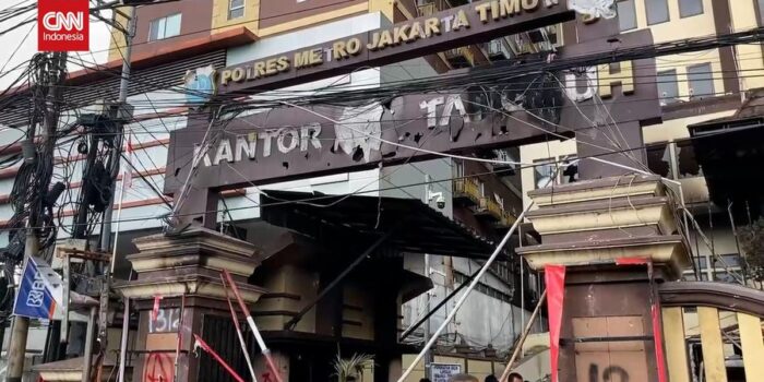 Berita Kantor Polres Jakarta Timur Porak Poranda