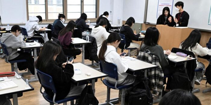Berita Korsel Larang Siswa Pakai Ponsel di Sekolah Mulai Tahun Depan