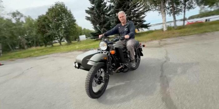 Berita Pria Alaska Girang Tiba-tiba Dapat Hadiah Motor Baru dari Putin