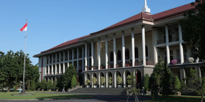 Berita UGM Buka Suara soal Geger Mahasiswi Kena Denda Buku Perpus Rp5 juta