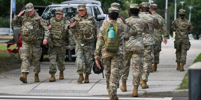 Berita Diperintah Trump, 800 Pasukan Garda Nasional AS Siaga Usir Gangster