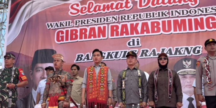 Berita Gibran Bertemu Panglima Jilah di Mempawah, Janji Bangun Rumah Adat