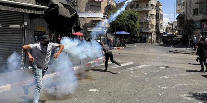 Berita Warga Palestina Bentrok dengan Tentara Israel di Ramallah