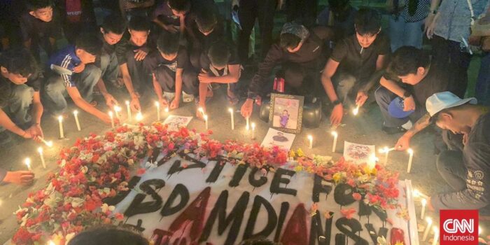 Berita Aksi Nyalakan Lilin untuk Driver Ojol Tewas Dikeroyok di Makassar