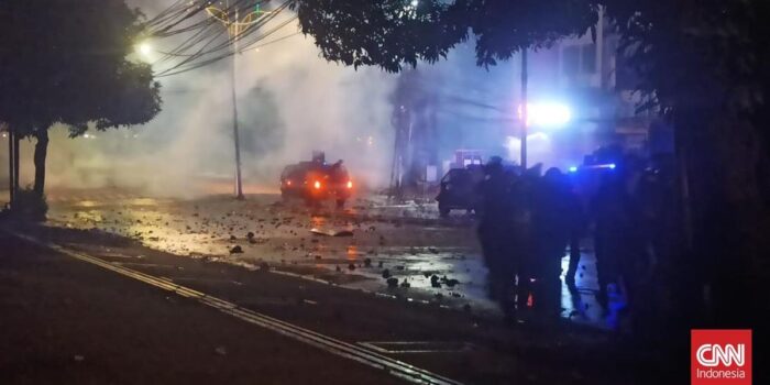 Berita Area Kampus Unisba dan Unpas Bandung Ditembaki Gas Air Mata