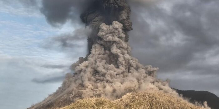 Berita Gunung Lewotobi Laki-laki Meletus, Semburkan Abu Vulkanik 6 Km