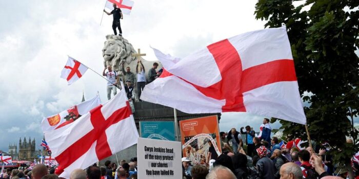 Berita Demo Pro dan Anti-Imigran di London Ricuh, 26 Polisi Terluka