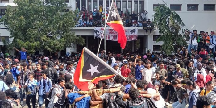 Berita Demo Warga Timor Leste Berhasil Bikin DPR Setop Gaji Pensiunan Pejabat