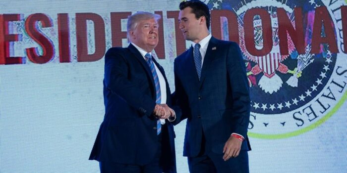 Berita Trump Minta Kibarkan Bendera Setengah Tiang usai Kirk Tewas