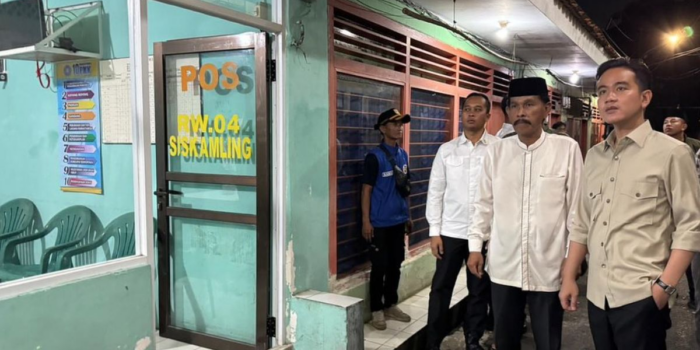 Berita Gibran Malam-malam Blusukan ke Pos Siskamling di Jakbar dan Jaksel