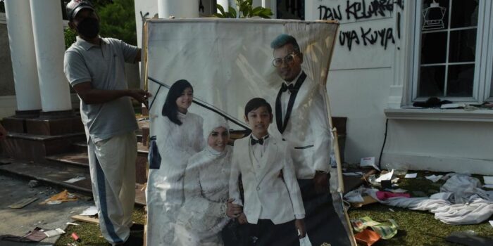 Berita Polisi Tangkap Terduga Penghasut Penjarahan Rumah Uya Kuya