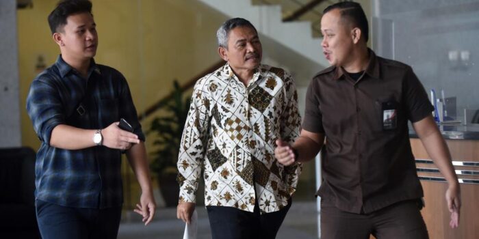 Berita KPK Ungkap Alasan Belum Tahan Tersangka CSR BI Heri Gunawan & Satori