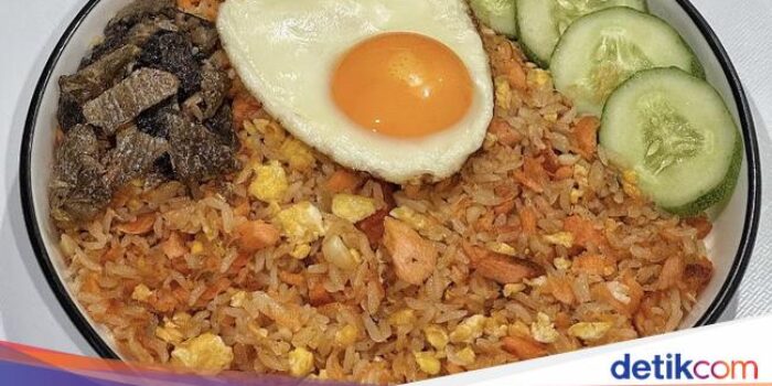 Pahami- Resep Nasi Goreng Salmon Krispi Buat Menu Sarapan Spesial