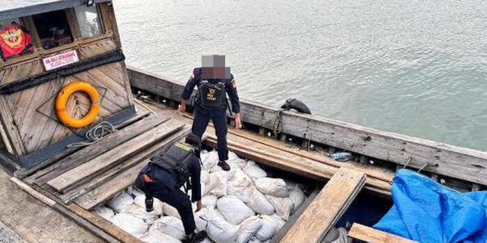 Berita Kapal 20 Ton Pasir Timah Selundupan ke Thailand Dicegat di Natuna