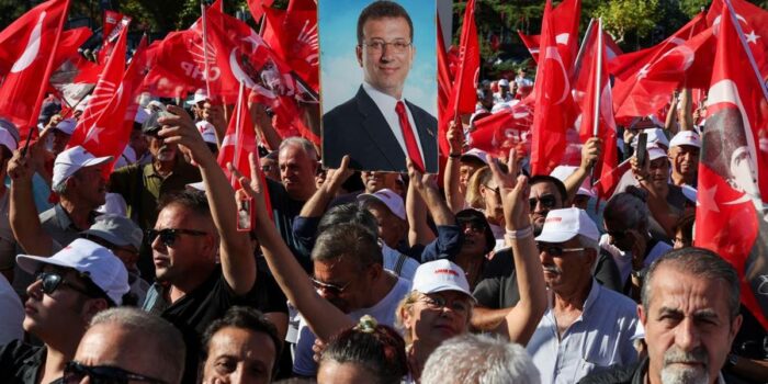 Berita Ribuan Warga Turki Demo Tuntut Erdogan Mundur