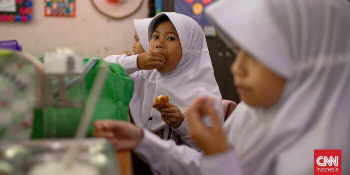 Berita 18 Siswa SD di Batam Diduga Keracunan MBG, Guru Berikan Air Kelapa