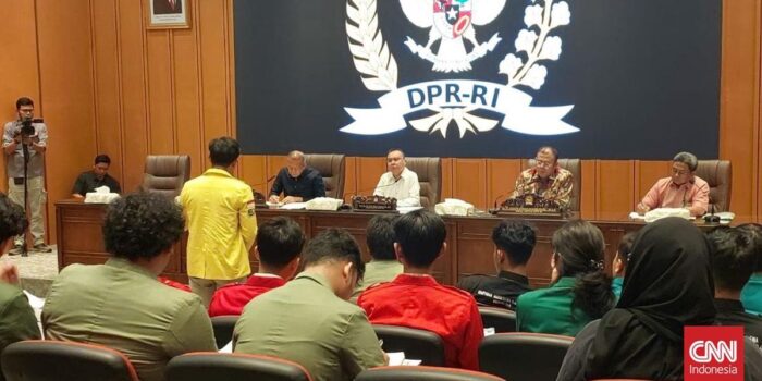 Berita Pimpinan DPR Terima BEM SI, Didesak Usut Klaim Prabowo soal Makar