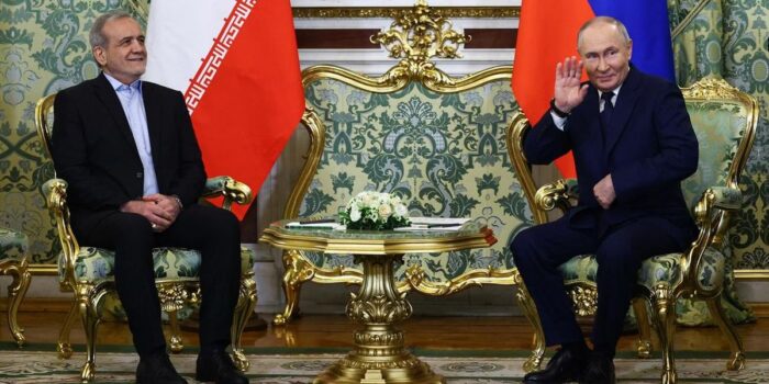 Berita Putin Bertemu Presiden Iran di Sela-sela KTT SCO China