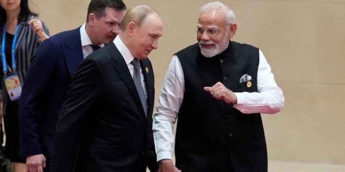 Berita Momen Hangat Putin dan Modi saat KTT SCO di China