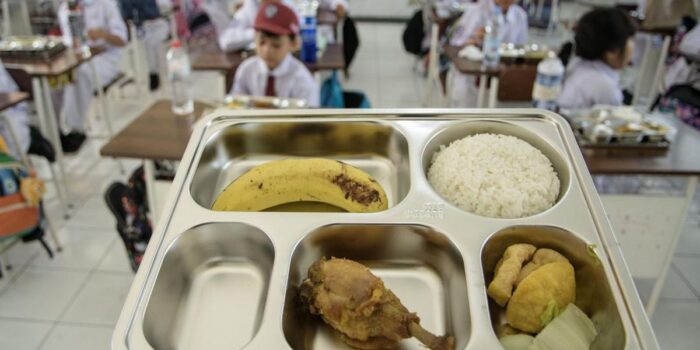 Berita 194 Siswa di Garut Diduga Keracunan Usai Santap MBG