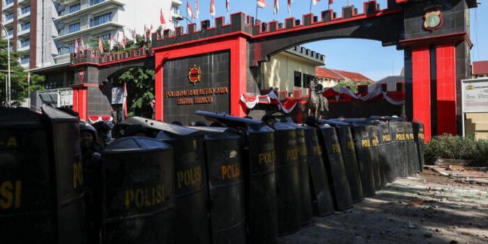 Berita Dansat Brimob Minta Maaf Amankan Anggota TNI saat Rusuh di Palembang