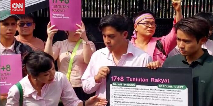Berita Influencer Serahkan Tuntutan Rakyat 17+8 ke DPR
