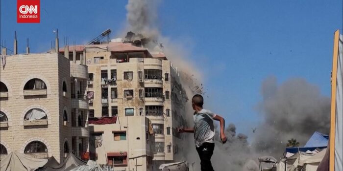 Berita Detik-detik Serangan Israel Hancurkan Gedung Hunian Warga Gaza