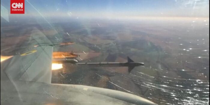 Berita Detik-detik Jet Ukraina Tembak Jatuh Drone Rusia