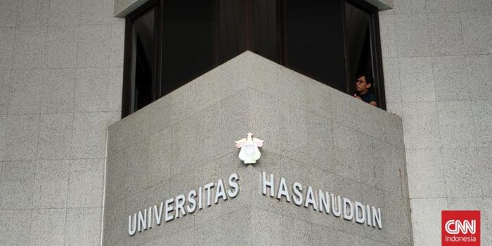 Berita Aksi Teatrikal 17+8 Mahasiswa Unhas Kecam Aparat Masuk Kampus
