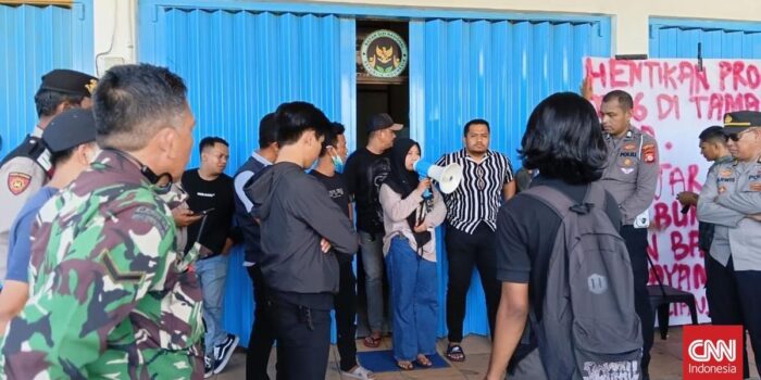 Berita Warga Demo SPPG di Makassar Buntut Temuan Belatung di Nampan MBG