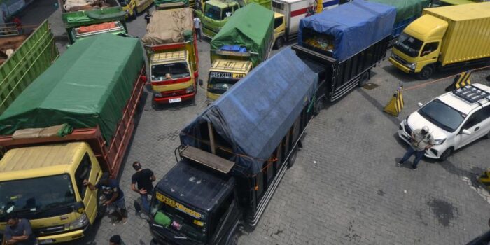 Berita Komisi II DPR Respons Bobby Razia Truk Pelat Nomor BL