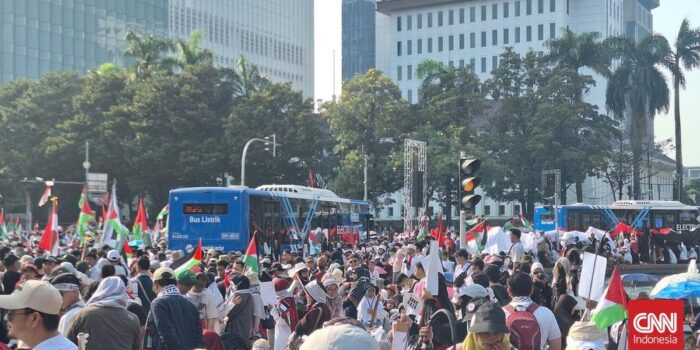 Berita Massa Gelar Aksi Bela Palestina di Patung Kuda Minggu Pagi