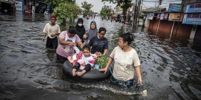 Berita 3 Tewas, Jalur Pantura Masih Terendam