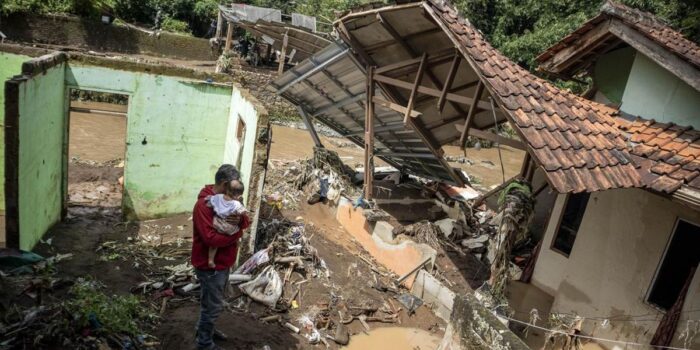 Berita 772 Rumah di Cianjur Rusak Akibat Hujan Angin, 40 KK Mengungsi Berita 772 Rumah di Cianjur Rusak Akibat Hujan Angin, 40 KK Mengungsi