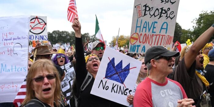 Berita Hampir 7 Juta Orang Demo Trump dalam No Kings, Ada Bendera One Piece