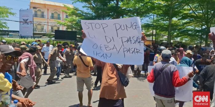 Berita Ratusan Nelayan Geruduk Kantor Gubernur NTT Usai Retribusi Lapak Naik