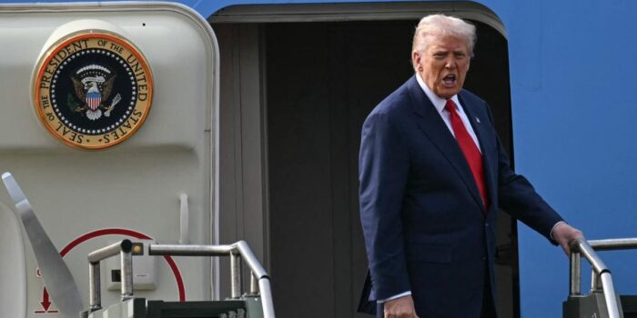 Berita Trump Buru-buru Naik Air Force One usai Temu Xi, Absen KTT APEC? Berita Trump Buru-buru Naik Air Force One usai Temu Xi, Absen KTT APEC?