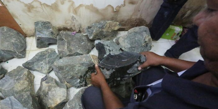 Berita Temukan Giok 5.000 Ton, Pemkab Nagan Raya Pakai untuk Bangun Masjid