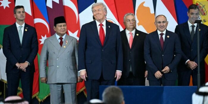 Berita Seskab Teddy Soal Prabowo Hadir di KTT Gaza: Indonesia Bukan Penonton