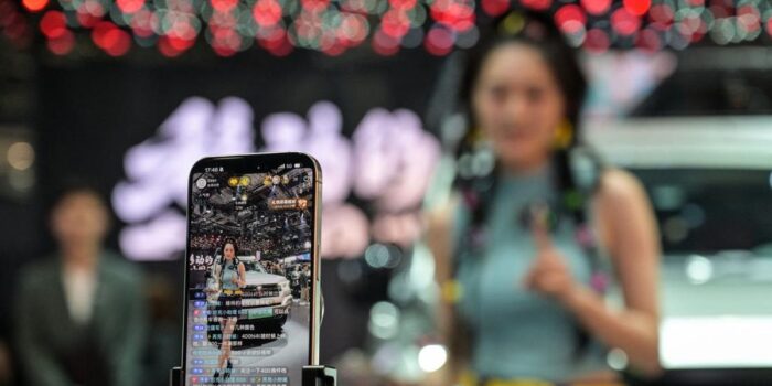 Berita China Wajibkan Influencer Punya Ijazah-Sertifikat Buat Bikin Konten Berita China Wajibkan Influencer Punya Ijazah-Sertifikat Buat Bikin Konten