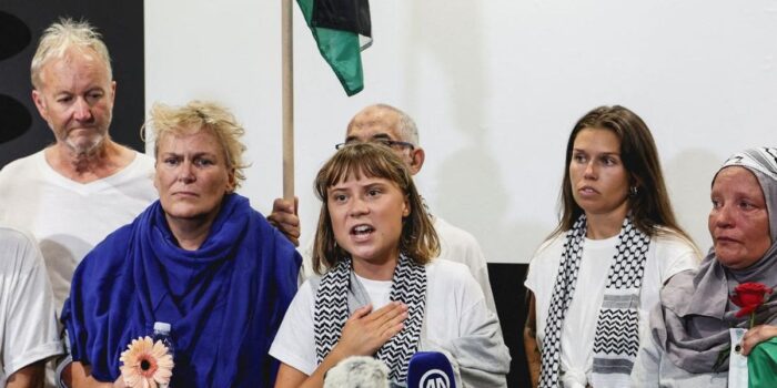 Berita Diusir Israel, Greta Thunberg-Relawan Sumud Flotilla Tiba di Yunani