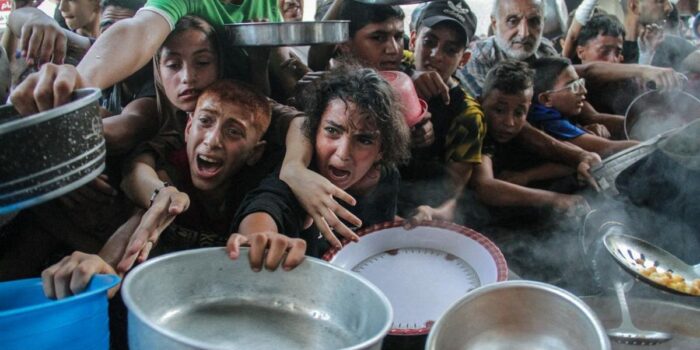 Berita Tangis Bahagia Warga Gaza Bisa Makan Ayam usai 7 Bulan Kelaparan