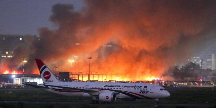 Berita Bandara Internasional di Bangladesh Kebakaran
