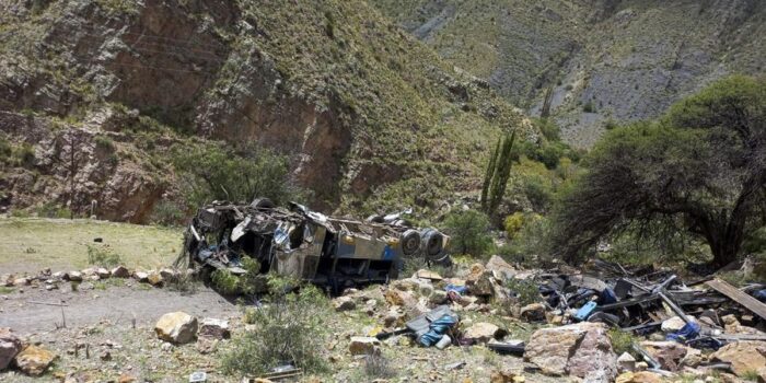 Berita 9 Orang Tewas, 30 Terluka Usai Bus Terjun dari Jembatan di Argentina Berita 9 Orang Tewas, 30 Terluka Usai Bus Terjun dari Jembatan di Argentina
