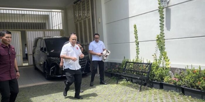 Berita Budi Arie Bawa Rombongan Anggota Projo ke Rumah Jokowi di Solo