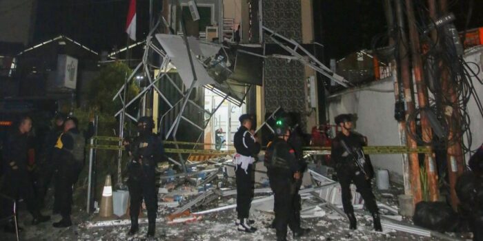 Berita Ledakan Besar di Tangsel, Bangunan Gedung Farmasi Porak-poranda