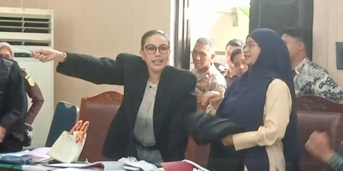 Berita Nikita Mirzani Dituntut 11 Tahun Penjara & Denda Rp2 M Kasus Pemerasan