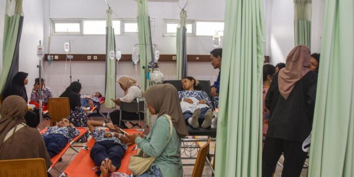 Berita Pemerintah Pertimbangkan Buat Laporan Keracunan MBG Seperti Covid-19
