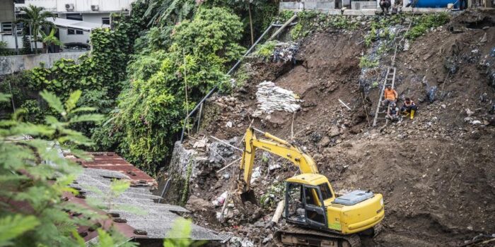 Berita Longsor Tulungagung, Dua Warung Rusak Parah Berita Longsor Tulungagung, Dua Warung Rusak Parah