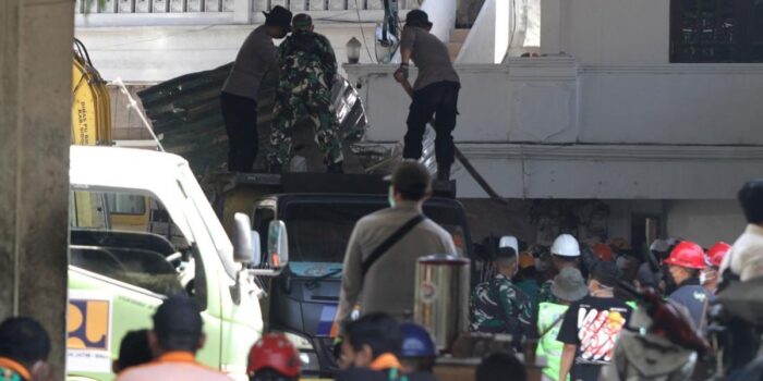 Berita Evakuasi Korban Ponpes Ambruk 80 Persen, BNPB Targetkan Rampung Senin